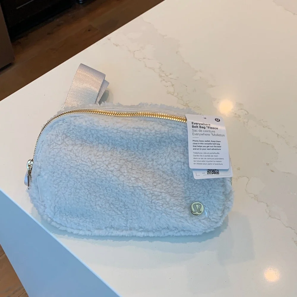 NWT LuLuLemon Everywhere Belt Bag Creme Fleece in Creme color - Picture 1 of 9